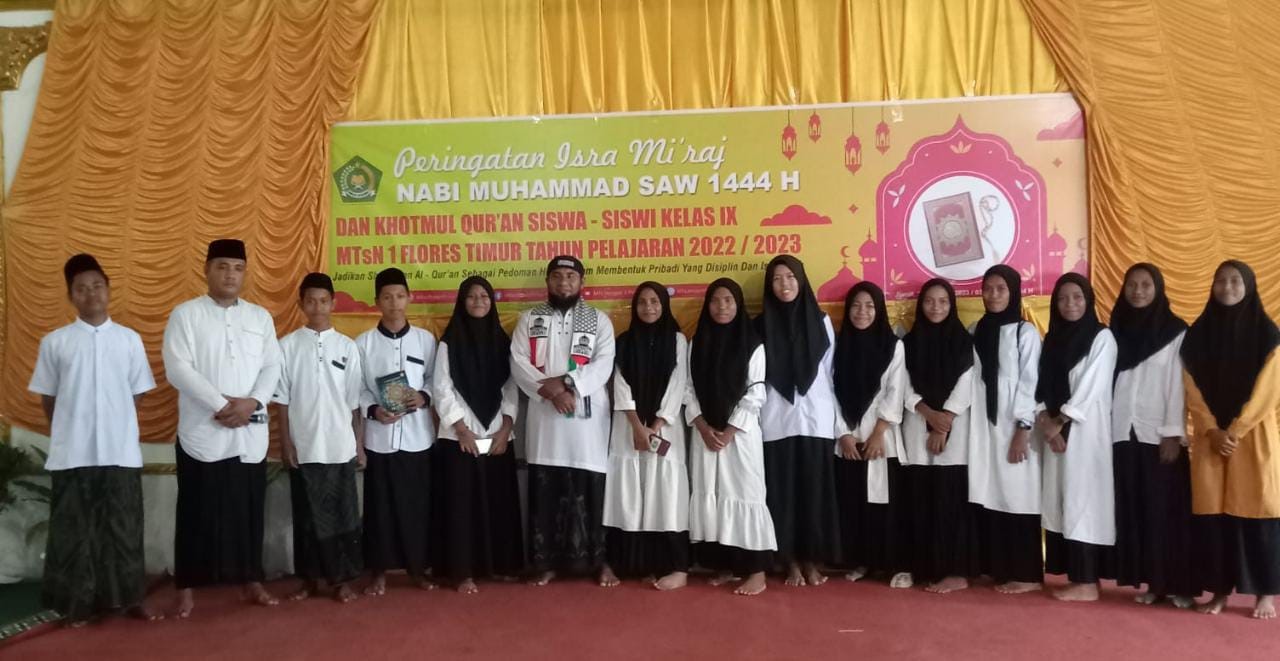 Foto - MTsN 1 Flotim Laksanakan Khotmul Quran 199 Siswa